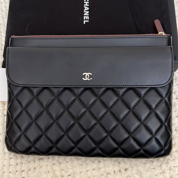 CHANEL O Case Medium Lambskin Leather Clutch Pouch - Limited Edition - Picture 3 of 17
